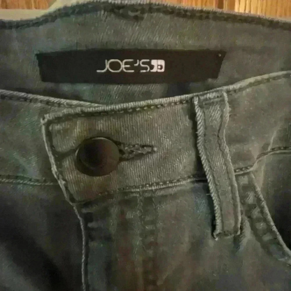 Gray Joe's Skinny Jean in a Size 29 - Picture 8 of 9